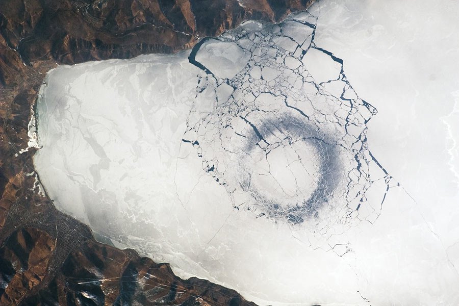 Lake-Baikal's-Mysterious-Ice-Formations